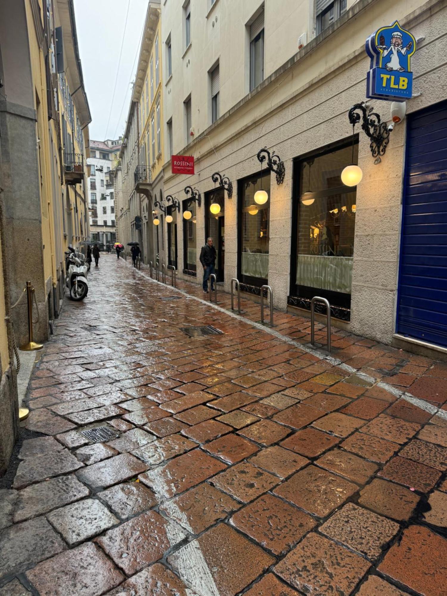 Free 30 Minutes Preemptive Cognitive Disconnect Therapy Price Location Real Duomo Palace Mini Suite Milano Esterno foto